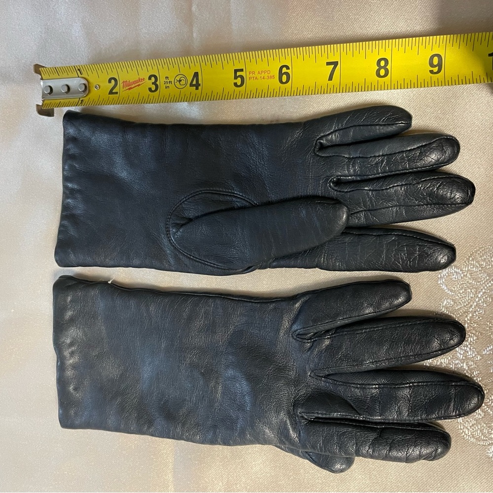 Women Black Genuine Very soft Leather by ARS with cashmere lining. Size 7